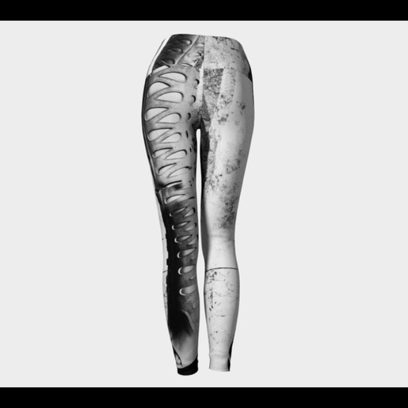 Luxe Yoga Leggings - Peek a Boo De Vos - Picture 4 of 4